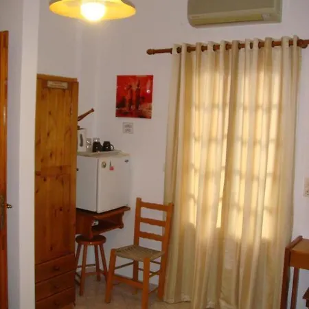 Boussetil Capanmat Tinos