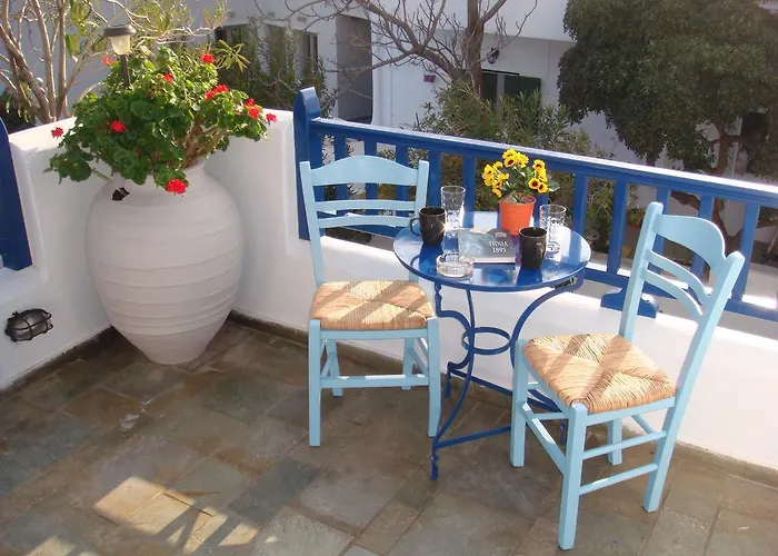 Boussetil Capanmat Hotel apartamentowy Wyspa Tinos