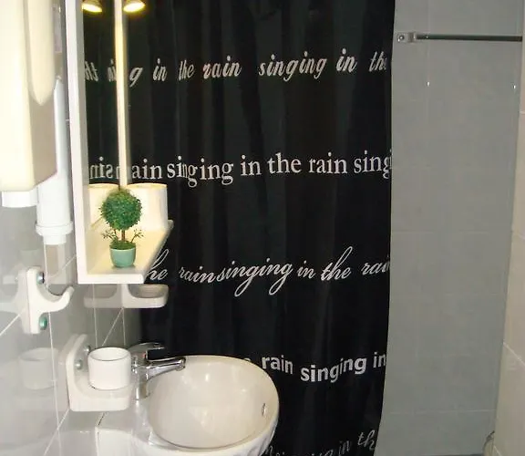 Boussetil Capanmat Hotel apartamentowy